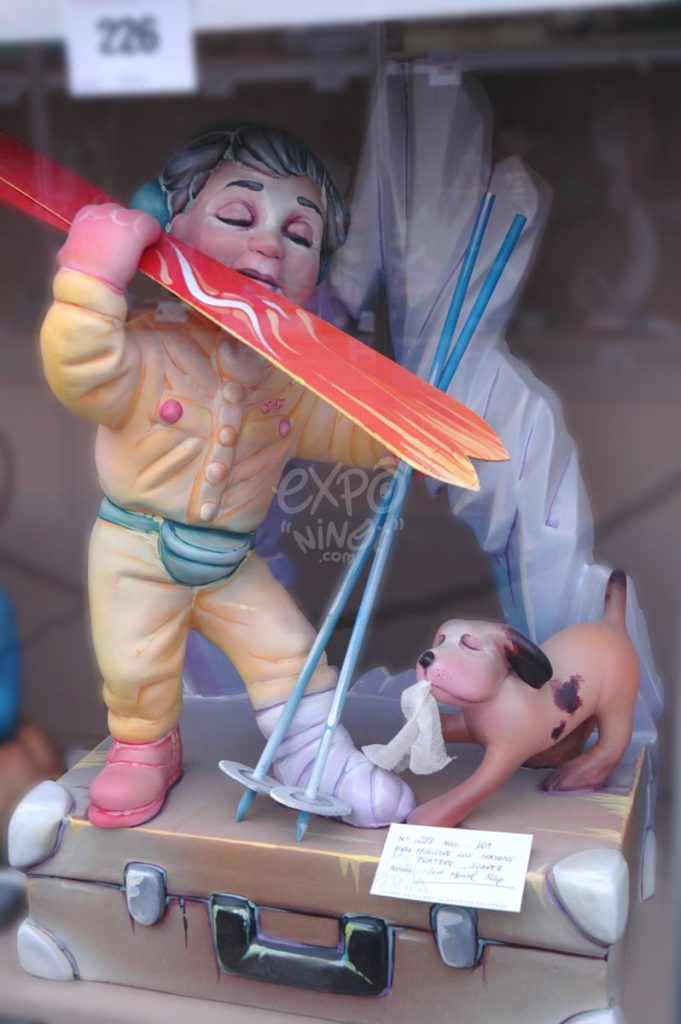 Año 2012, falla Ministro Luis Mayans, Platero Suarez, sección décima Infantil, Artista: José Manuel Felip Gómez.