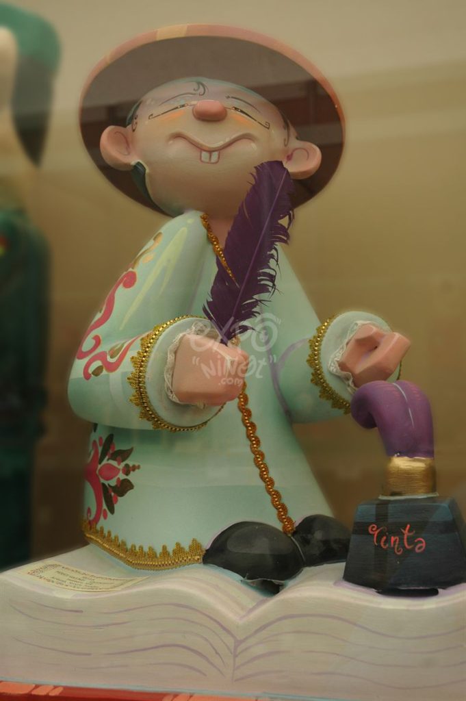 Año 2012, falla Avenida Pérez Galdós, Calixto III, sección undécima Infantil, Artista: Sergio Fandos Najera.