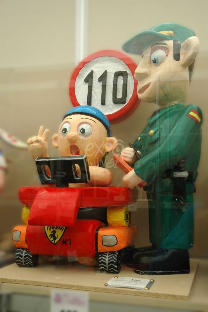 Año 2012, falla Avenida Primado Reig, San Vicente Paul, sección undécima Infantil, Artista: La Comisión.
