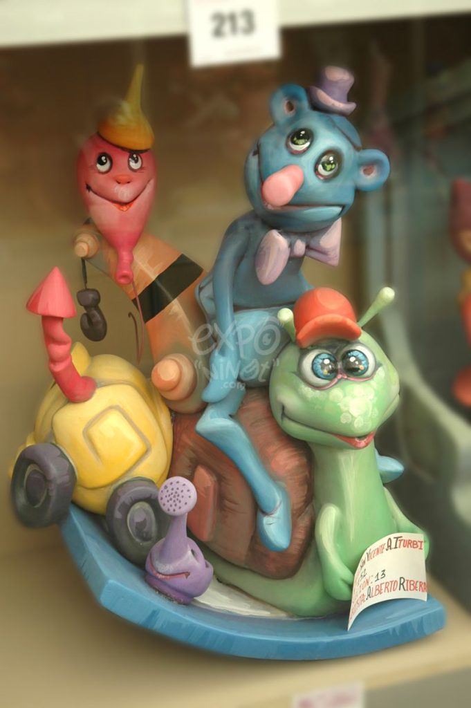 Año 2012, falla San Vicente Mártir, Pianista Amparo Iturbi, sección decimotercera Infantil, Artista: Alberto Ribera Fernández.