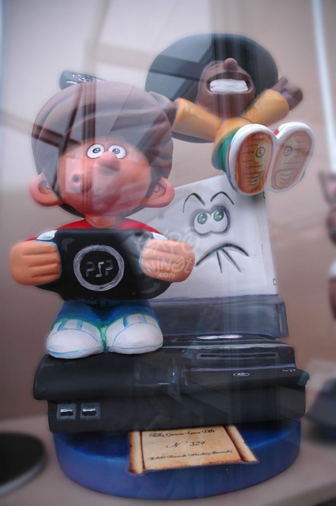 Año 2012, falla Avenida García Lorca, Olta, sección decimotercera Infantil, Artista: Fernando Martínez.
