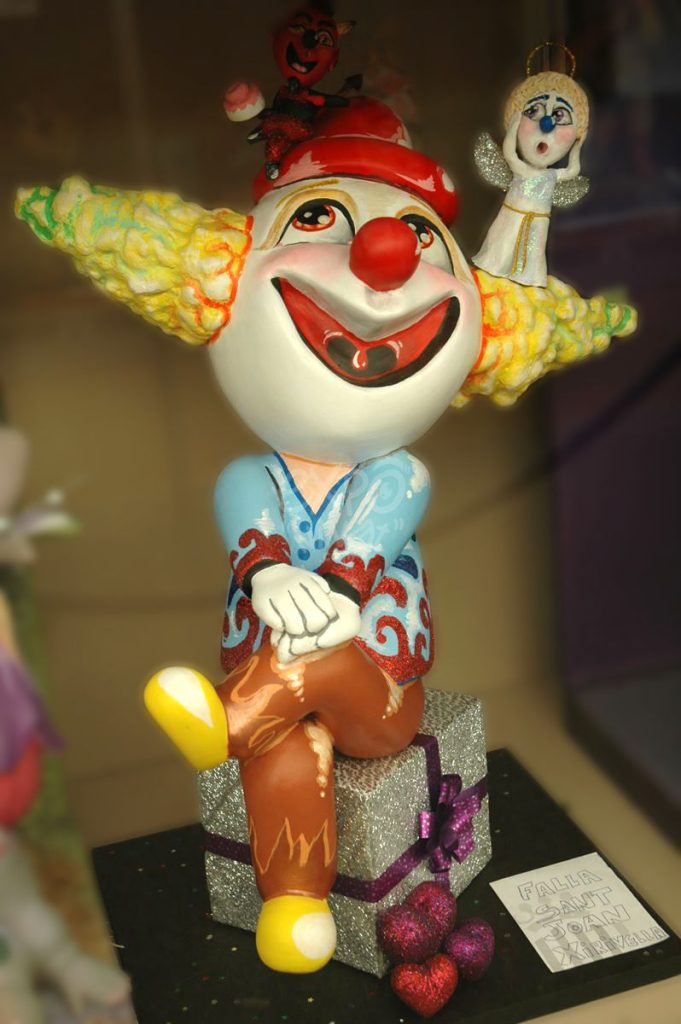 Año 2012, falla Plaza de San Juan, sección decimoquinta Infantil, Artista: La Comisión.