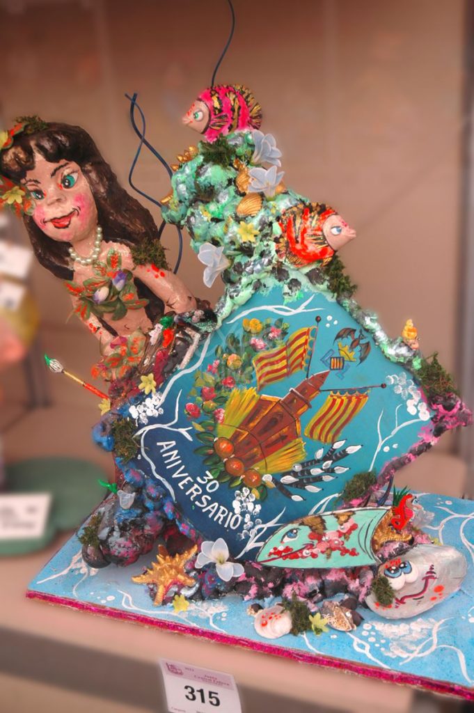 Año 2012, falla Juan de Garay, Doctor Marañón, sección decimosexta Infantil, Artista: La Comisión.
