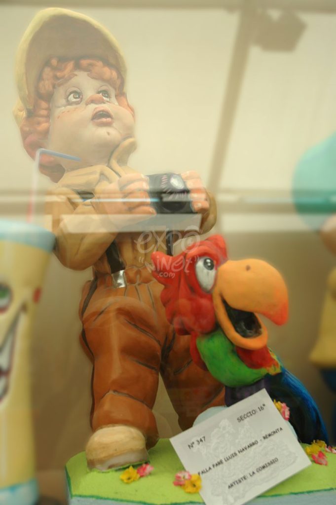Año 2012, falla Padre Luis Navarro, Remonta, sección decimosexta Infantil, Artista: La Comisión.