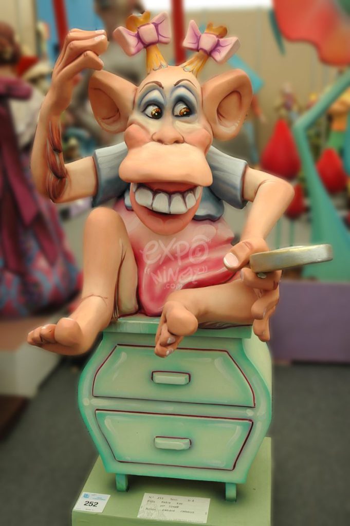 Año 2012, falla María Ros Santo Tomás, sección tercera a, Artista: Enrique Cardells Martínez.