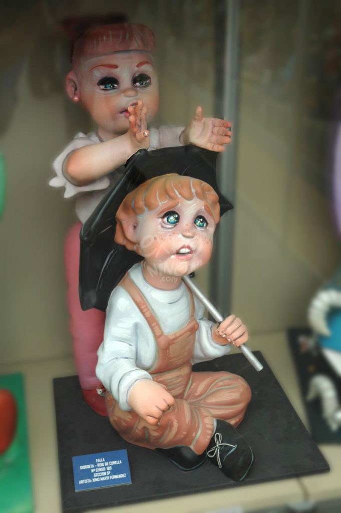 Año 2012, falla Avenida Giorgeta, Roig de Corella, sección quinta Infantil, Artista: Ximo Martí Fernández.