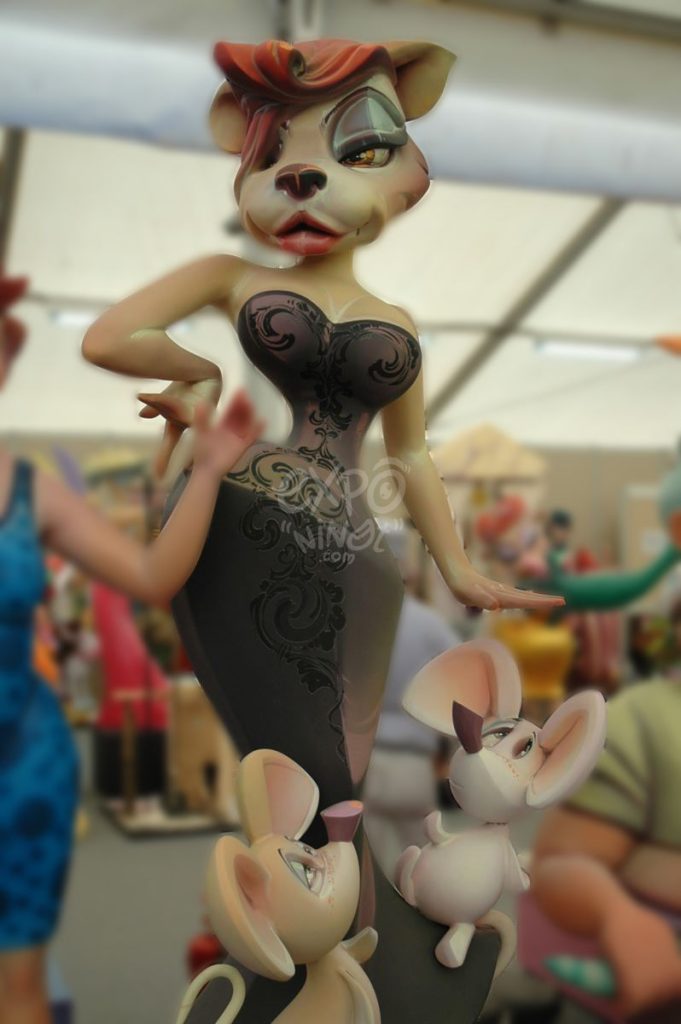 Año 2012, falla Séneca Poeta Mas y Ros, sección quinta b, Artista: Francisco Giner Núñez.