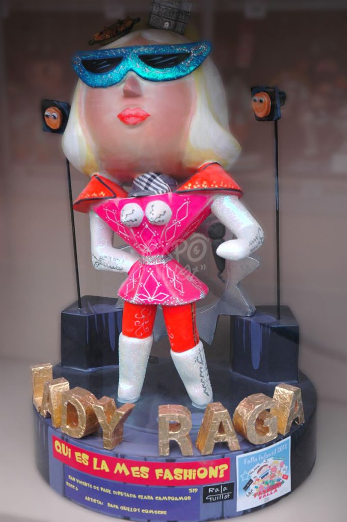Año 2012, falla San Vicente de Paul, Diputada Clara Campoamor, sección sexta Infantil, Artista: Rafael Guillot Comeche.