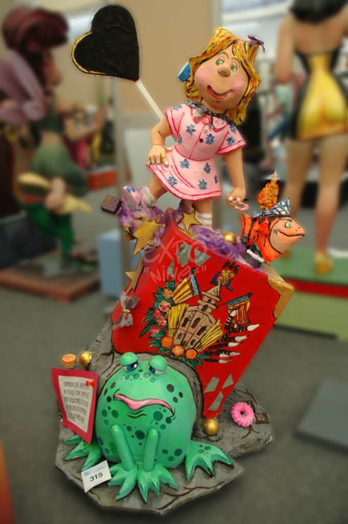 Año 2012, falla Juan de Garay, Doctor Marañón, sección séptima c, Artista: La Comisión.