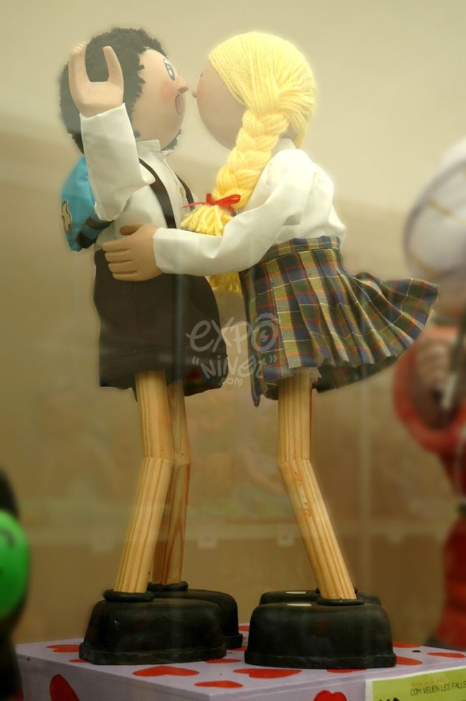 Año 2012, falla Cádiz, Cura Femenía, Puerto Rico, sección novena Infantil, Artista: La Comisión.