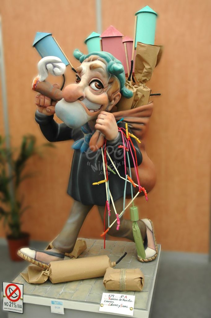 Año 2013, falla Ramiro de Maeztu, Los Leones, sección primera a, Artista: Gabriel Sanz, José Latorre.