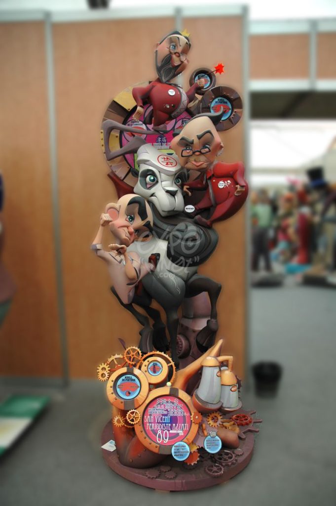 Año 2013, falla San Vicente, Periodista Azzatti, sección primera a,Artista: Mario Gual del Olmo.