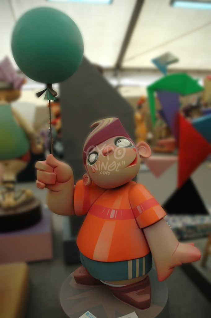 Año 2013, falla Plaza de la Reina, Paz, San Vicente, sección primera b, Artista: Javier Martínez Fernández.