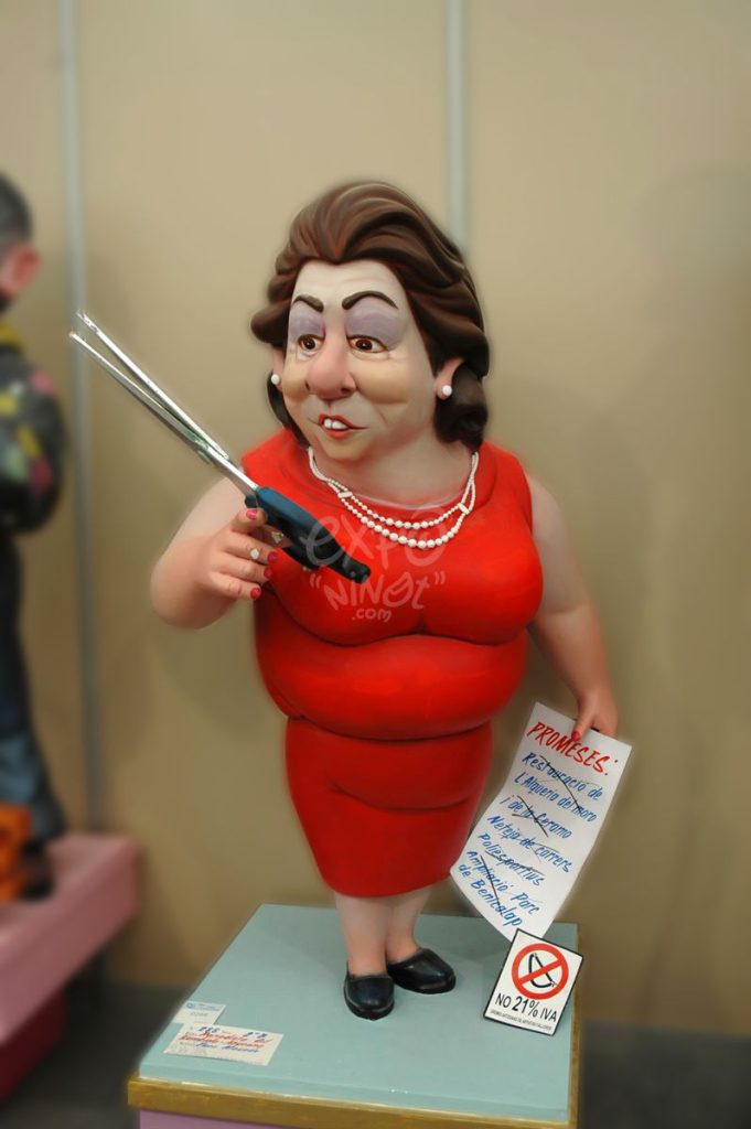 Año 2013, falla Periodista Gil Sumbiela, Azucena, sección segunda b, Artista: Francisco Mesado Póveda.
