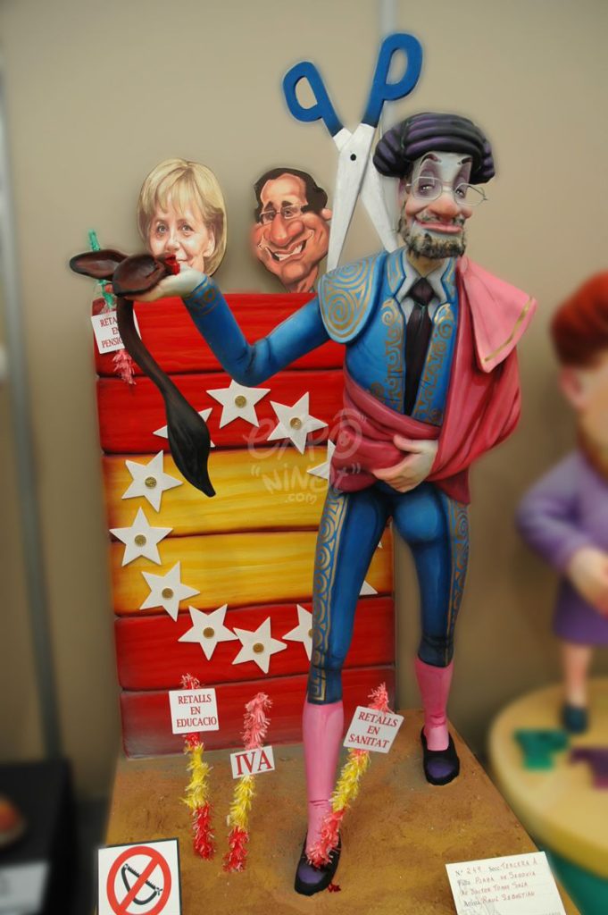 Año 2013, falla Plaza Segovia, Avenida Doctor Tomás Sala, sección tercera a, Artista: Raul Sebastián Falaguera.