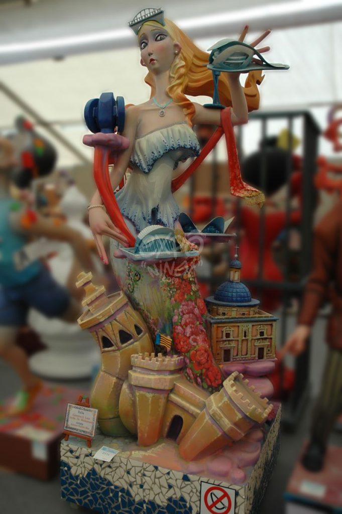 Año 2013, falla Carrera San Luis, Avenida Doctor Waksman, Artista: Arturo Vallés Bea.