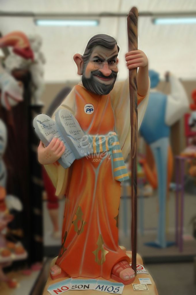 Año 2013, falla Santa Cruz de Tenerife, Ángel del Alcazar, sección cuarta b, Artista: Lorenzo Fandos Ayoro.
