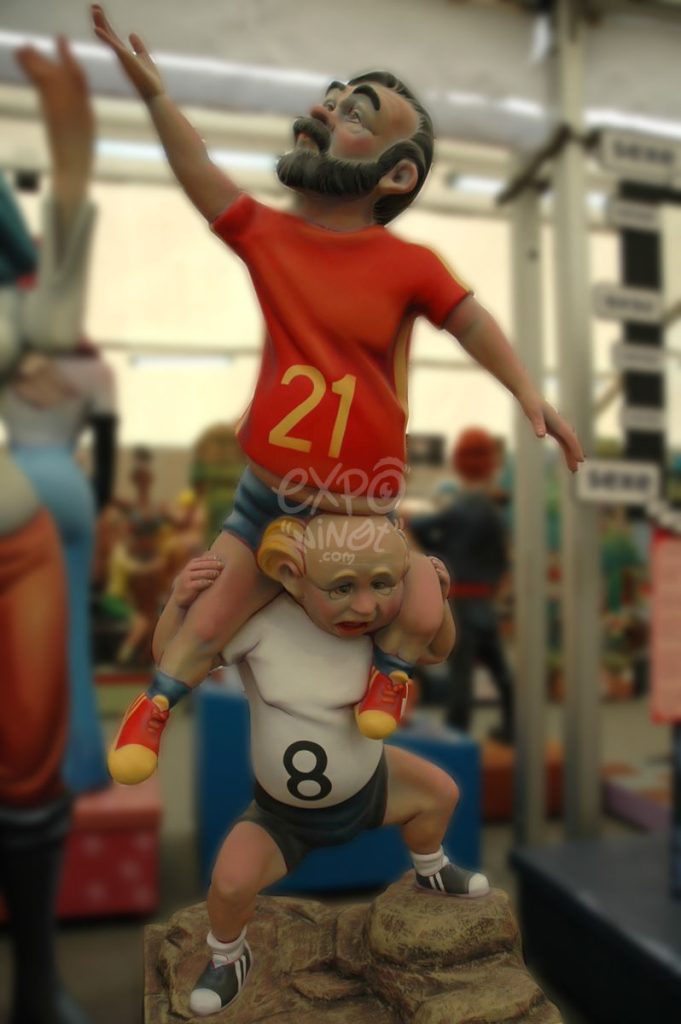 Año 2013, falla Hellín, Pedro de Luna, sección cuarta b, Artista: José Ibor Peiró.