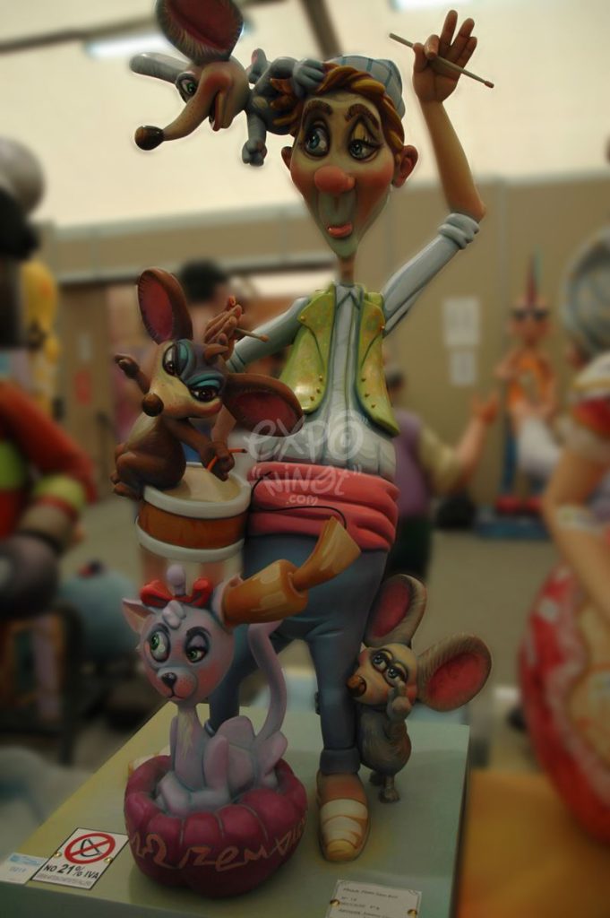 Año 2013, falla Plaza de Sant Bult, sección quinta b, Artista: José Miguel Corachán Lagunas.
