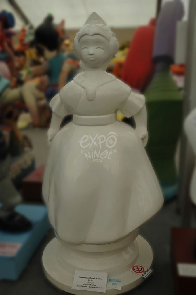 Año 2013, falla Mosén Sorell, Corona, sección sexta b, Artista: Dídac Ballester, Emilio Miralles Ferrero, Ramón Ibán.