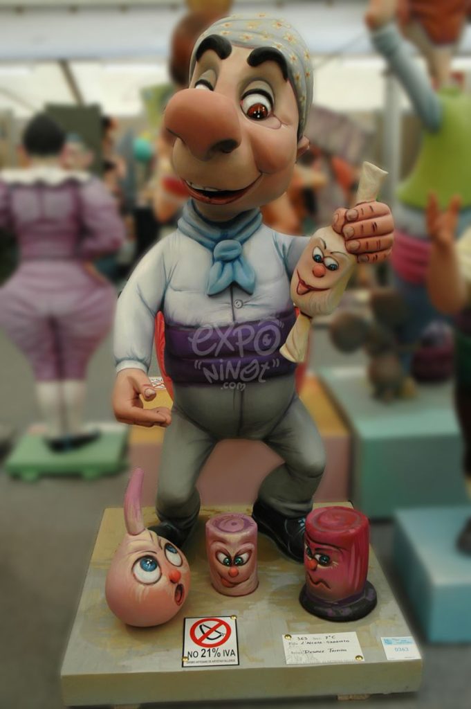Año 2013, falla L’Alcota, Sagunto, sección séptima c, Artista: Desirée Triviño Meseguer