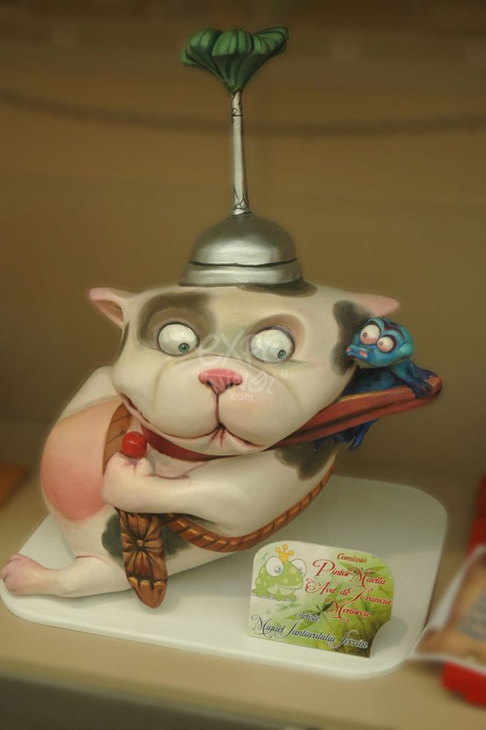 Año 2013, falla Pintor Maella, Avenida de Francia, Menorca, sección décima Infantil, Artista: Miguel Santaeulalia Serrán.