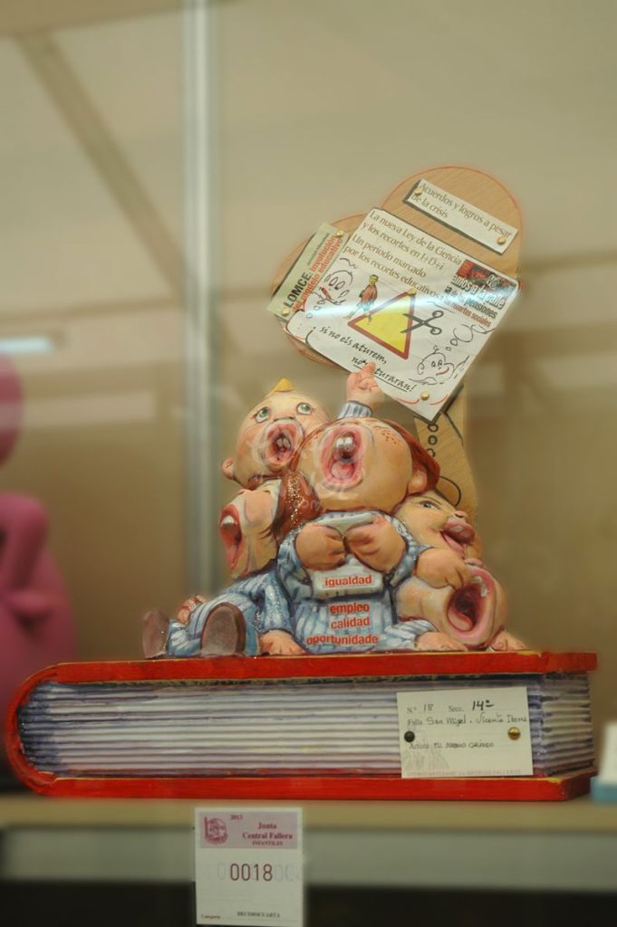 Año 2013, falla San Miguel, Plaza de Vicente Iborra, sección decimocuarta Infantil, Artista: Pablo Jesús Ovejero Galindo.
