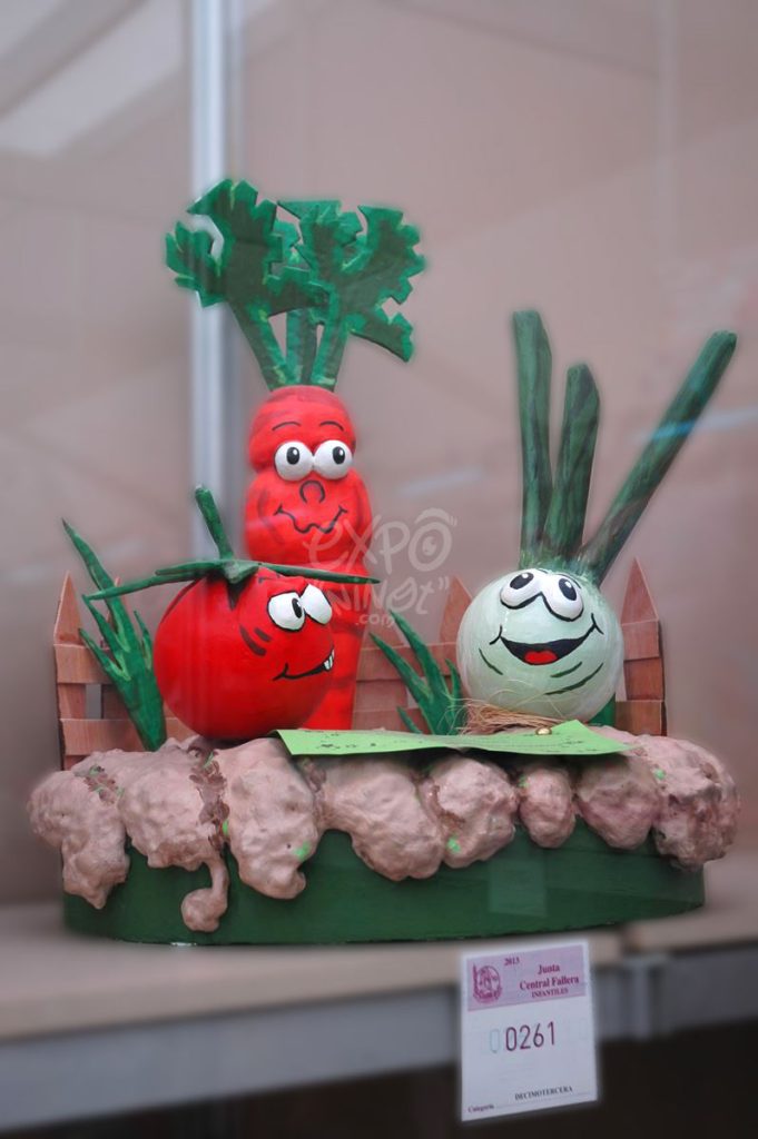 Año 2013, falla Grupo Antonio Rueda, sección decimotercera Infantil, Artista: La Comisión.