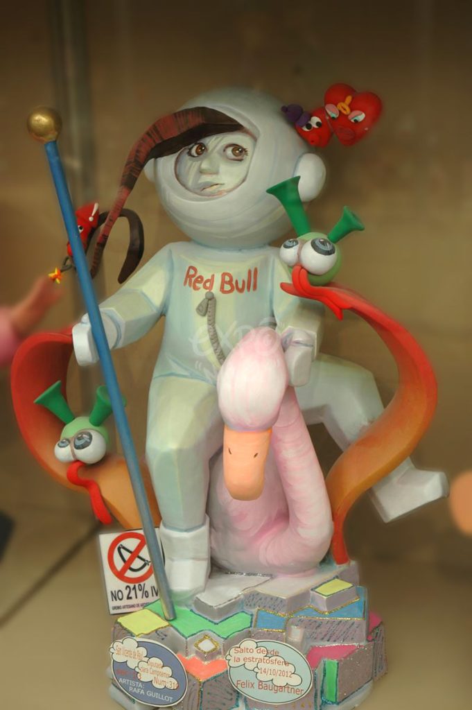 Año 2013, falla San Vicente de Paul, Diputada Clara Campoamor, sección decimotercera Infantil, Artista: Rafael Guillot Comeche.