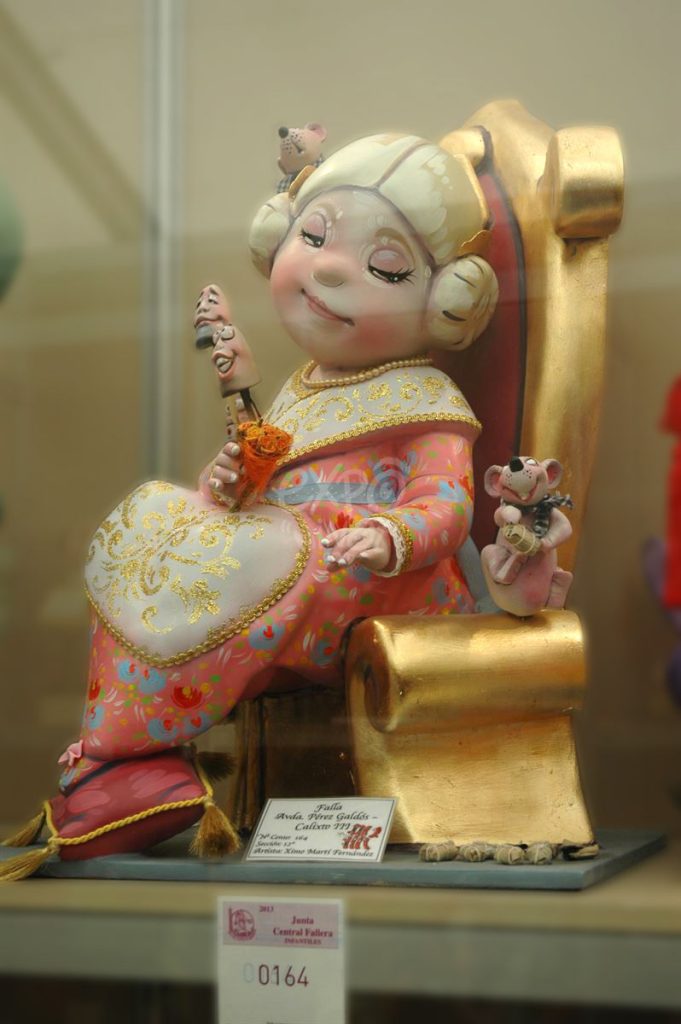 Año 2013, falla Avenida Pérez Galdós, Calixto tercero, sección duodécima Infantil, Artista: Ximo Martí Fernández.