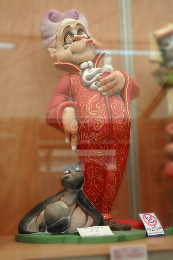 Año 2013, falla Ramiro de Maeztu, Los Leones, sección primera Infantil, Artista: Salva Dolz Rubio.