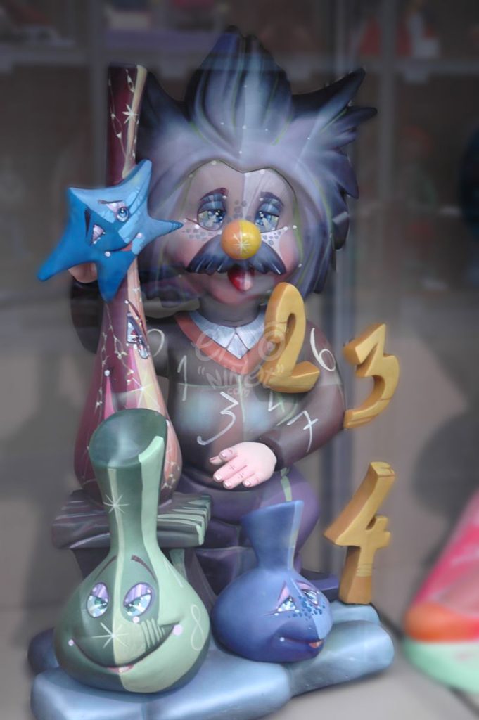 Año 2013, falla Archiduque Carlos, Músico Gomis, sección tercera Infantil, Artista: Vicente Gomar Vidal.