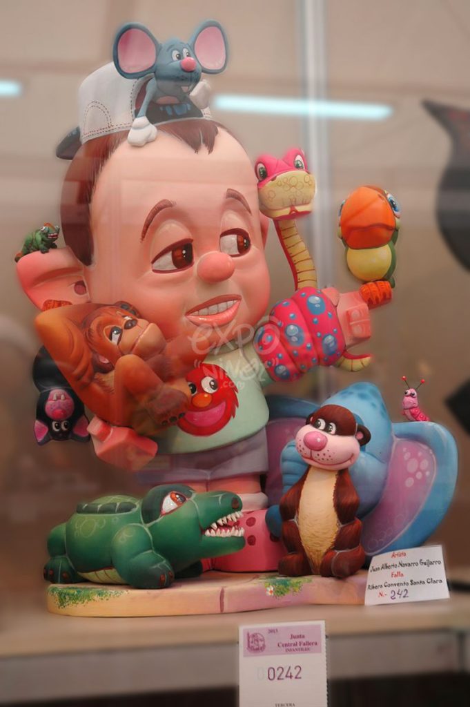 Año 2013, falla Ribera, Convento Santa Clara, sección tercera Infantil, Artista: Juan Alberto Navarro Guijarro.
