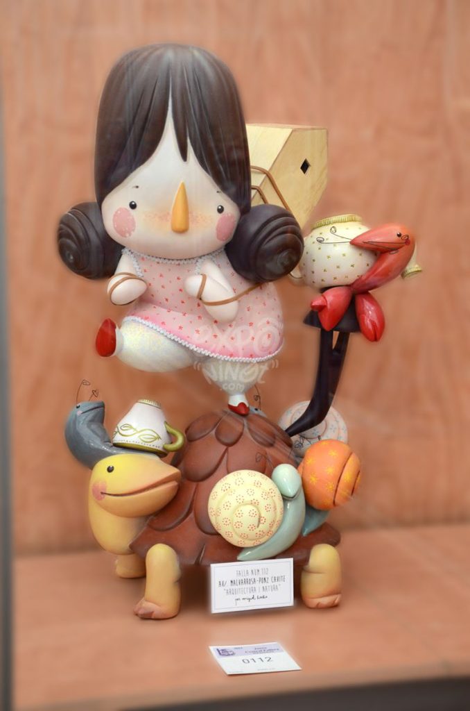 Año 2014, falla Avenida Malvarrosa, Ponz, Cavite, sección especial Infantil, Artista: Miguel Hernández Agüelo (Miguel Hache).