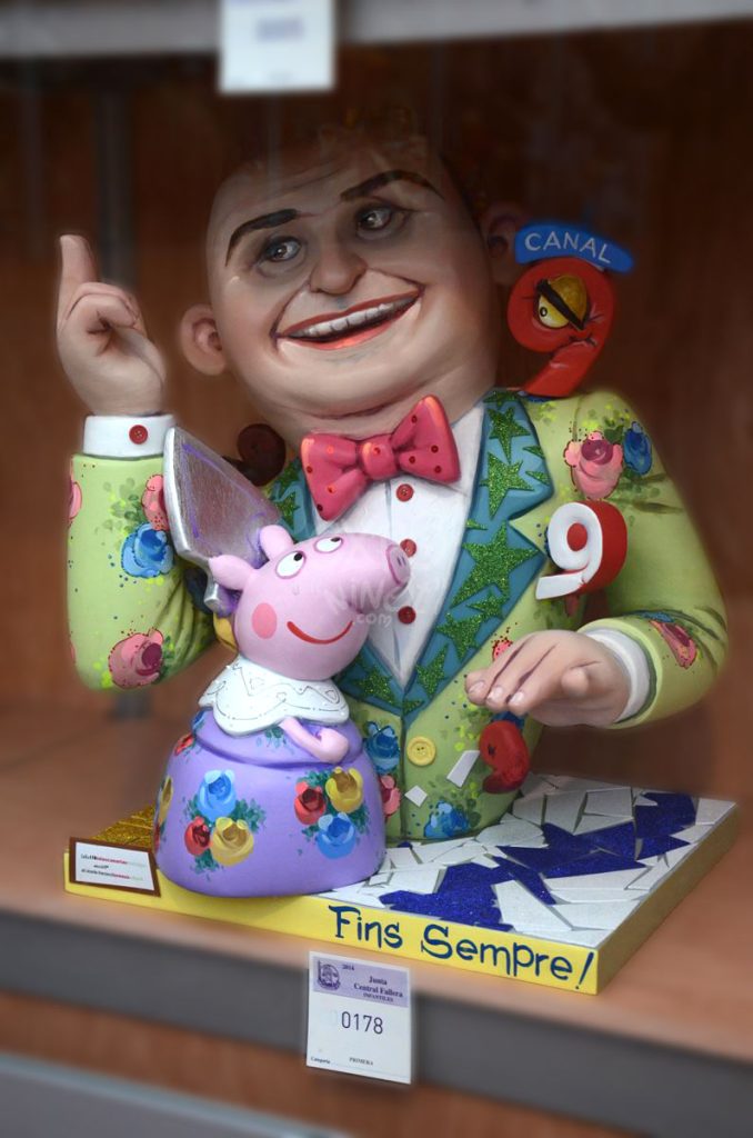 Año 2014, falla Islas Canarias, Trafalgar, Samuel Ros, sección primera Infantil, Artista: Vicente Francisco Lorenzo Albert.