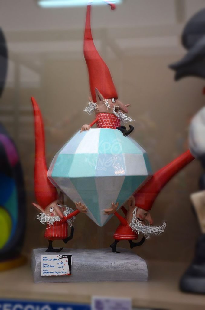 Año 2014, falla Barrio de la Luz, sección tercera Infantil, Artista: Guillermo Rojas Vera
