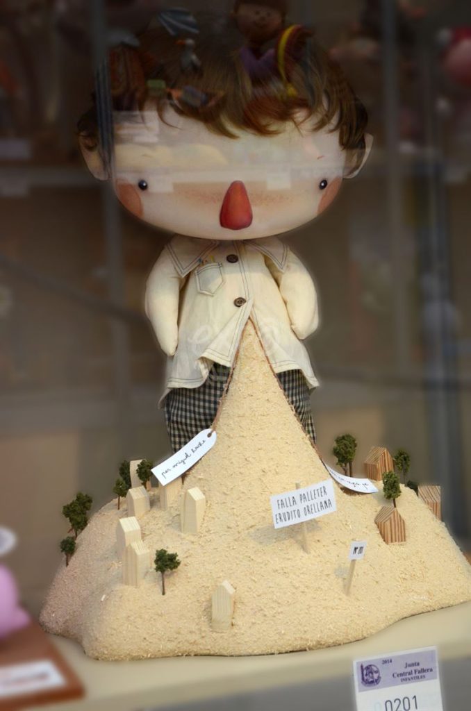 Año 2014, falla Palleter, Erudito Orellana, sección tercera Infantil, Artista: Miguel Hernández Agüelo (Miguel Hache).