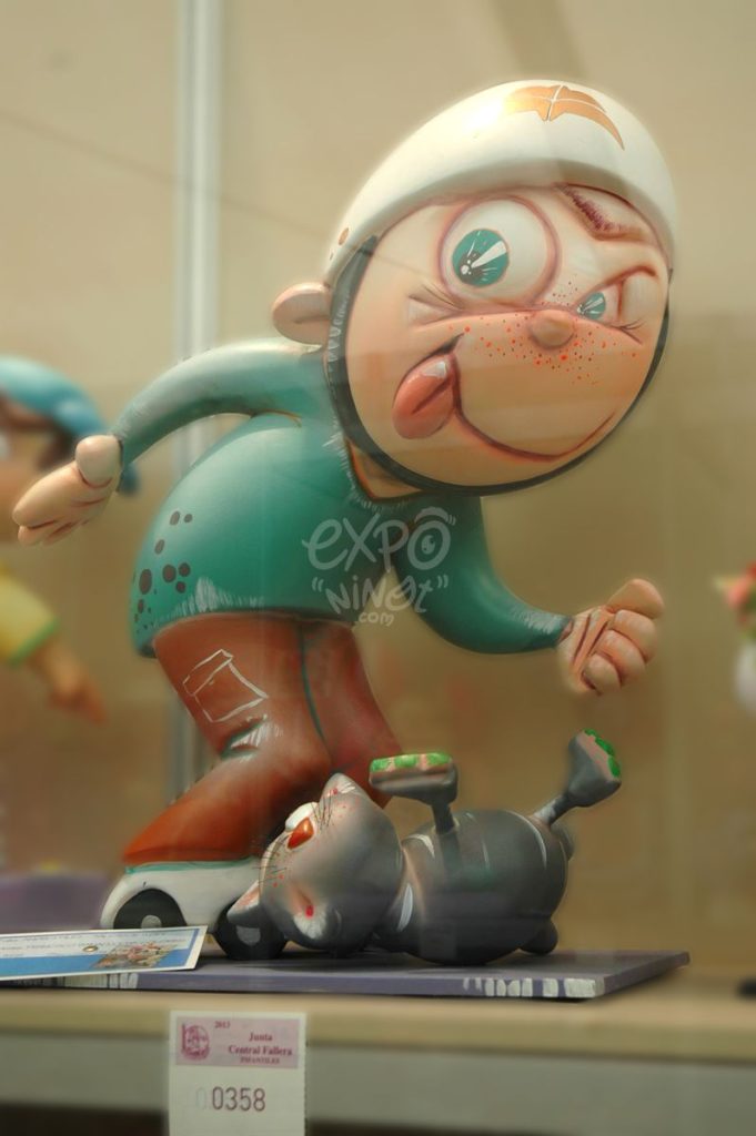 Año 2013, falla Andrés Piles Ivars, Salvador Tuset, sección octava Infantil, Artista: Francisco Banaclocha “Colorins”.