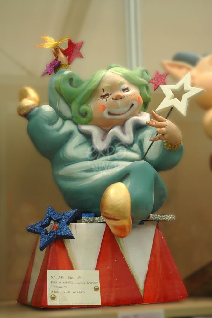 Año 2013, falla Hierros, Juan Bautista Perales, sección octava Infantil, Artista: José Acebes Rodríguez.