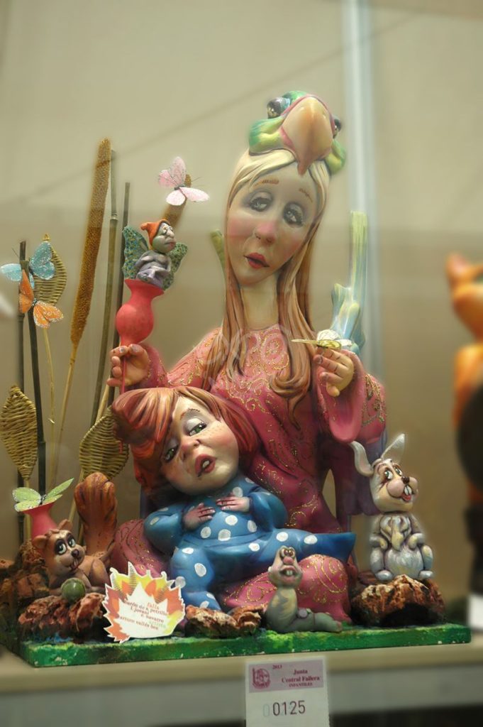 Año 2013, falla Barón San Petrillo, Leonor Jovani, sección séptima Infantil, Artista: Arturo Vallés Bea.