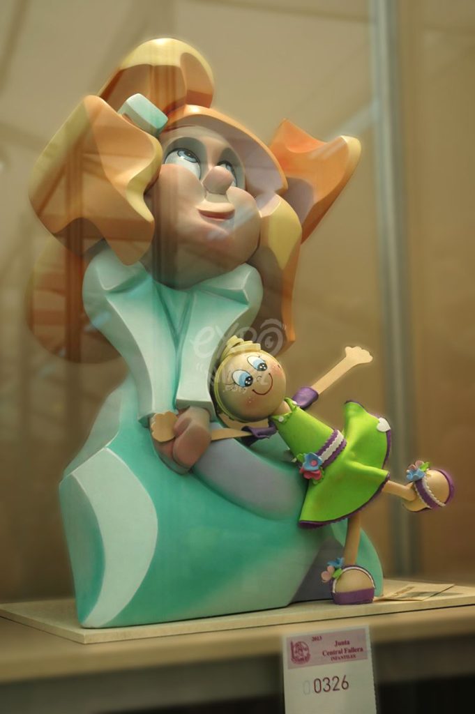 Año 2013, falla Hellín, Pedro de Luna, sección sexta Infantil, Artista: José Ibor Peiró.
