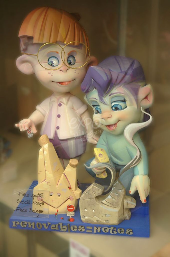 Año 2013, falla Sagunto, San Antonio, Padre Urbano, sección sexta Infantil, Artista: Francisco Belmar.