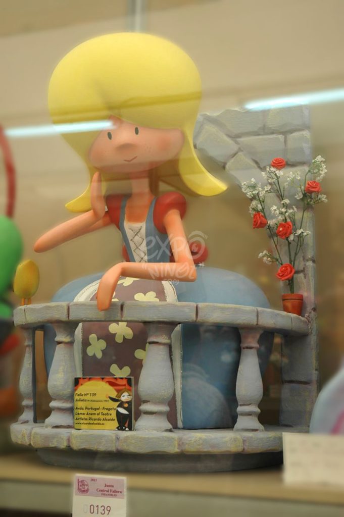 Año 2013, falla Avenida Portugal, Fragata, sección quinta Infantil, Artista: Ricardo Alcaide Lluch.