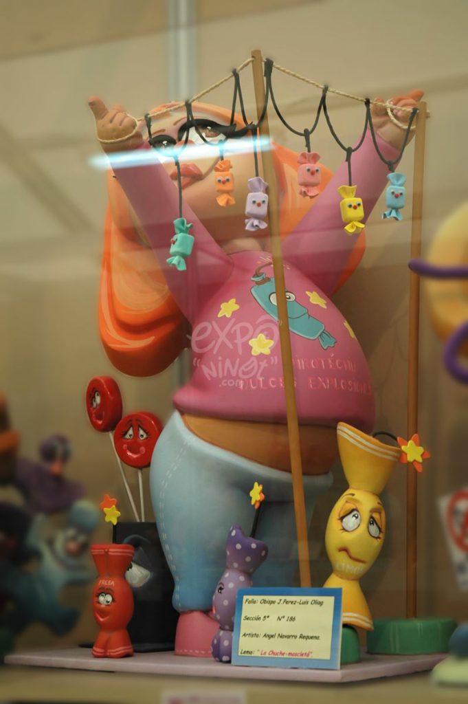 Año 2013, falla Obispo Jaime Pérez, Luis Oliag, sección quinta Infantil, Artista: Ángel Navarro Requena.
