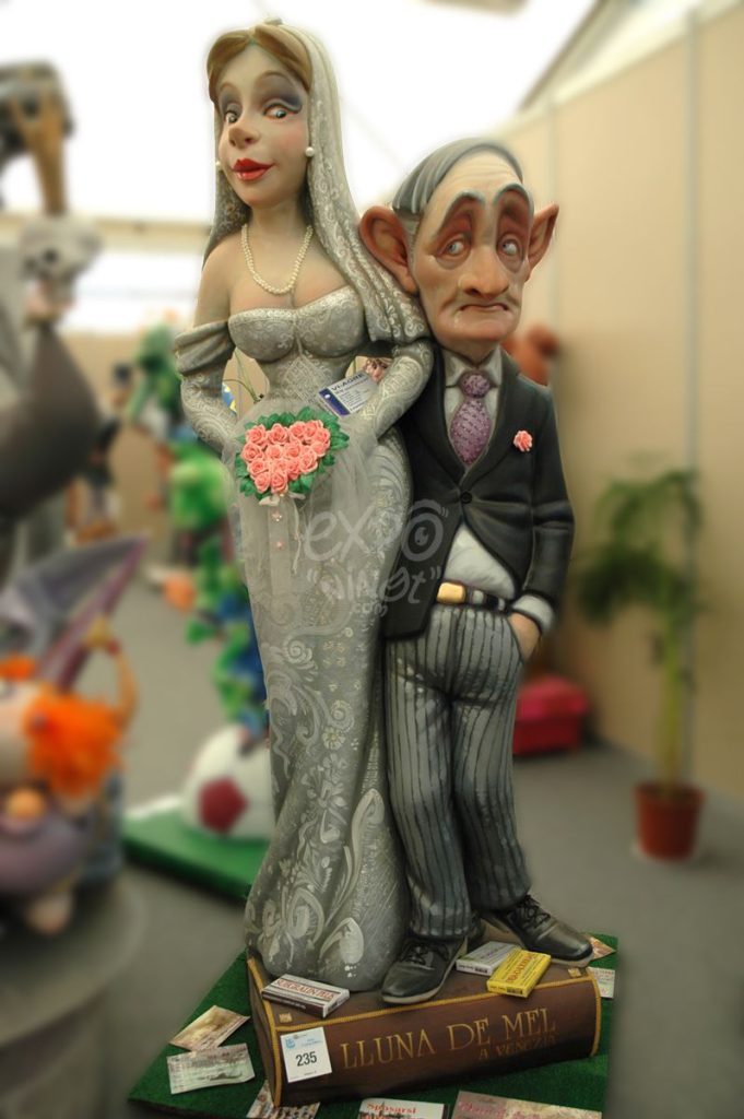 Año 2012, falla Barrio de la Luz, sección primera b, Artista: Pedro Santaeulalia Serrán.