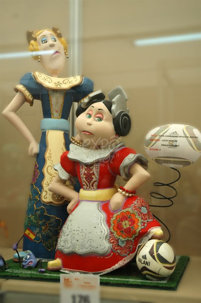 Año 2011, Falla Avenida Campanar Hipolito Rovira, sección segunda Infantil, Artista: Emilio Tamarit Simón y Lucía Morón.