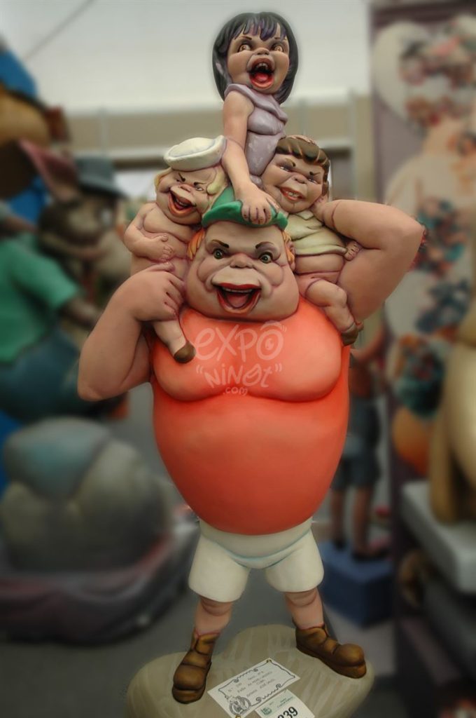 Año 2011, Falla Avenida Peris y Valero Cuba, sección cuarta b, Artista: José Sales Asián.