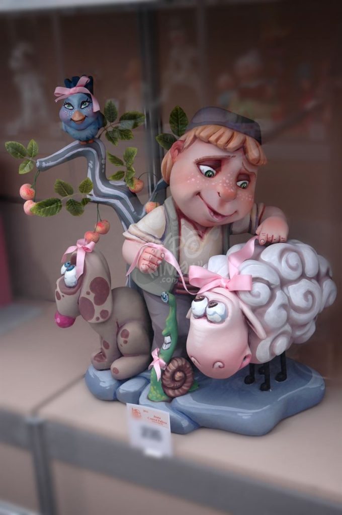 Año 2011, Falla Barrio de la Luz, sección primera Infantil, Artista: Javier Arévalo Castilla.