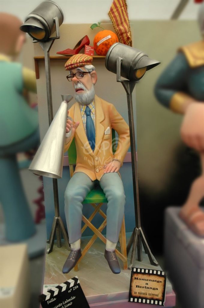 Año 2011, Falla Jacinto Labaila Manuel Simó, sección cuarta b, Artista: Arturo Vallés Bea.