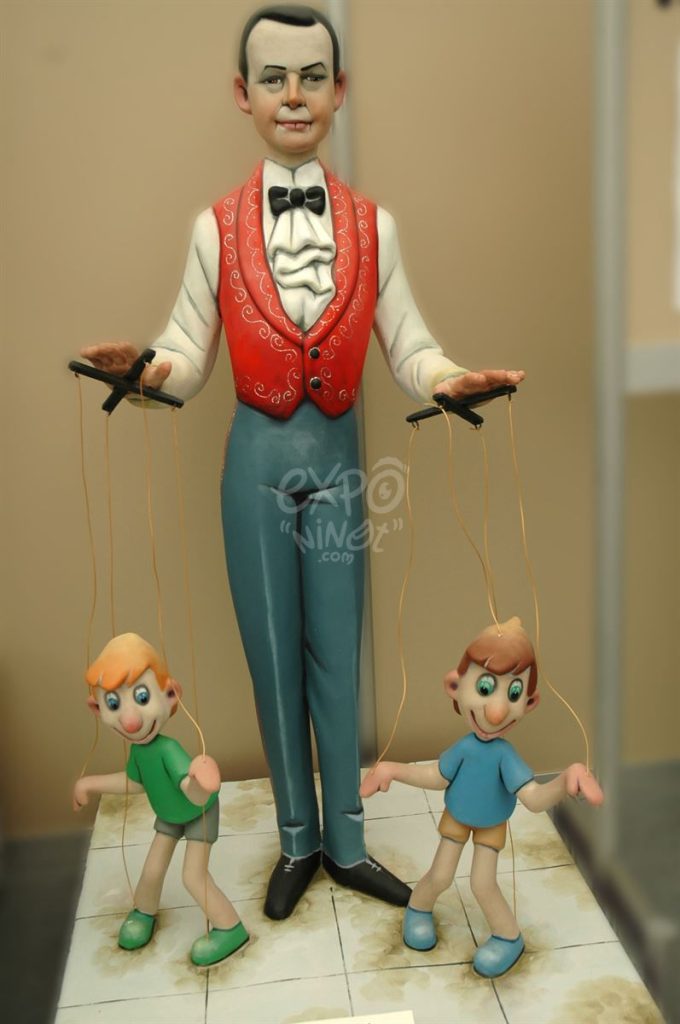 Año 2011, Falla Norte Doctor Zamenhoff, sección tercera Infantil, Artista: Guillermo Rojas Vera.